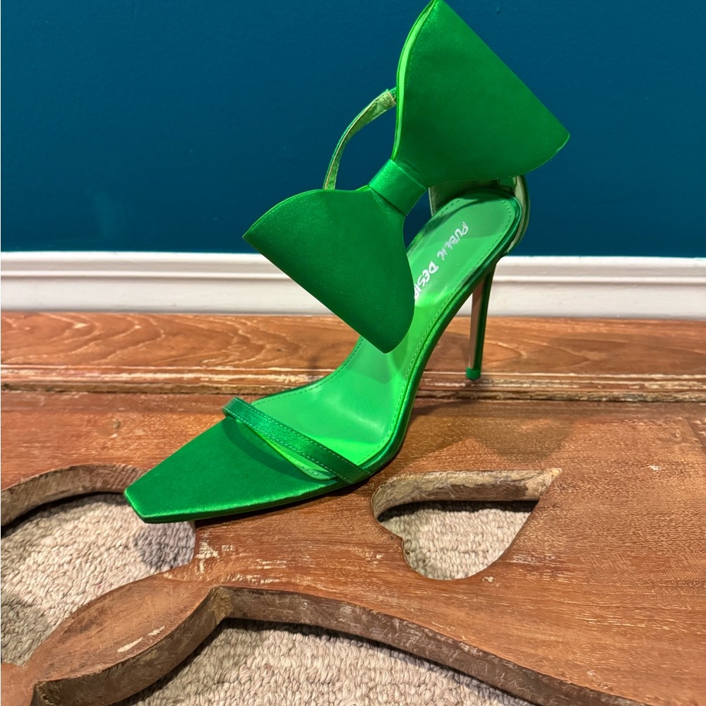 Green Bow High Heels - Picture 2 of 5